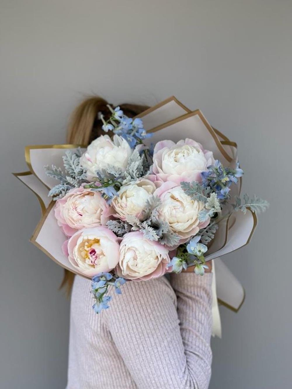 Festiva  Maxima & Delphinium Şakayık Buketi 